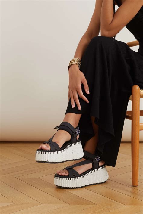 chloe nama platform sandal.